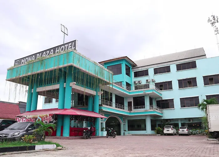Oyo 742 Mona Plaza Hotel Pekanbaru